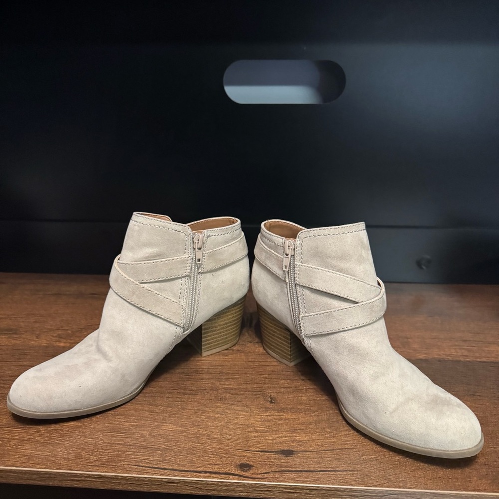 Indigo Rd Women's Danna Bootie in Medium Natural Fabric Size 7US Worn Once - Picture 2 of 5